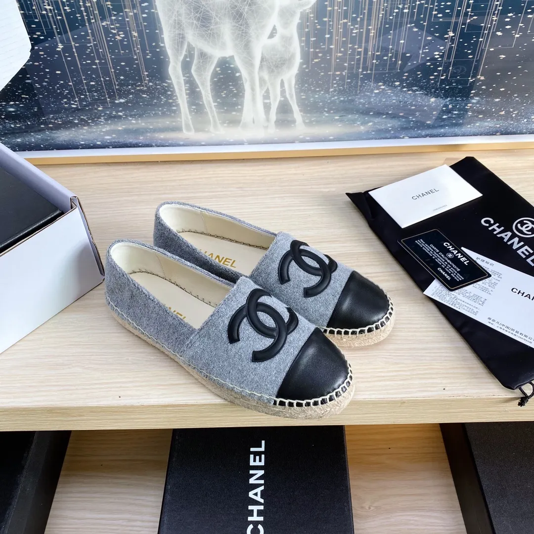👟👟Ex-factory price 440👟👟 24s new color Chanel ✈️2023s spring and summer new fisherman shoes 😍😍Taikoo Hui purchased three pairs of original development 🐂🐂with purchasing white double-layer outer packaging 🤩Original one-to-one shipment ❗️❗️Code number: 34-42 (34 41 42 customized)